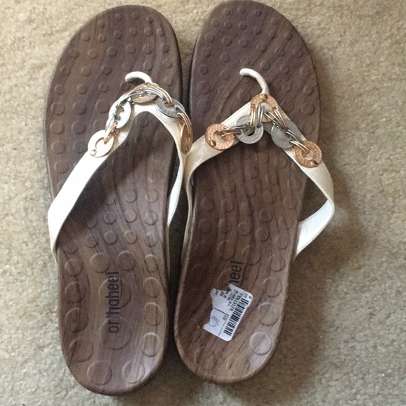vionic sandals size 10